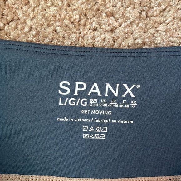 Spanx Get Moving Blue Brushstroke Athletic Shorts - Picture 2 of 11